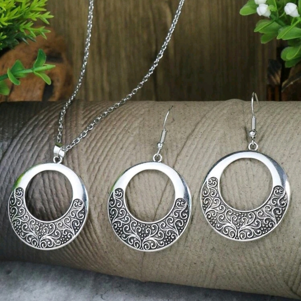 Round charm necklace & earring set